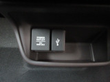 便利な充電用USBジャックと12V電源ソケットを設置しております。周辺機器の充電にご利用頂けます☆