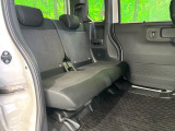 後部座席も気になるようなキズ・汚れやへたり等、大きなダメージはなく、良好な状態です。