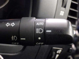 【オートライト】車外の明るさに応じて、自動的にライトの点灯・消灯をしてくれます。