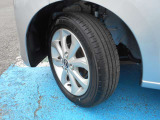 14インチ純正アルミ装着で、タイヤ溝も十分あります!