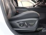 パワーシート搭載。微妙な調整が手軽にでき、ピッタリなポジションで運転することが可能です。