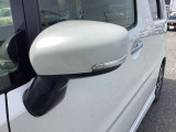 ウインカー内蔵の、ドアミラーです!!
