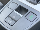 電動パーキングブレーキ・オートブレーキホールドです。ボタンを引っ張るだけでサイドブレーキがかかります。オートブレーキホールドは信号待ちや渋滞でもブレーキを踏み続ける必要なし!楽に運転できます!