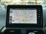 大画面9インチナビは視認性が良いですね!音声案内やリアルタイム交通情報など、運転を助ける多彩な機能を備え、安全・快適なドライブをサポートします。Bluetooth連携でハンズフリー通話も可能です!