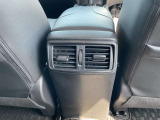後席にもエアコン吹き出し口が付いています。