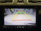 【バックカメラ】駐車時に後方がリアルタイム映像で確認できます。大型商業施設や立体駐車場での駐車時や、夜間のバック時に大活躍!運転スキルに関わらず、今や必須となった装備のひとつです!
