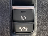 電動パーキングブレーキ・オートブレーキホールドです。ボタンを引っ張るだけでサイドブレーキがかかります。オートブレーキホールドは信号待ちや渋滞でもブレーキを踏み続ける必要なし!楽に運転できます!