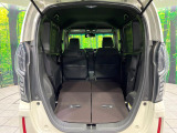 後席を格納すると、これだけの広さが!シーンに合わせたシートアレンジで、大きな荷物も積むことが出来ます♪