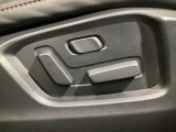 パワーシートを装備!体格や好みに応じたポジションをスムーズに調整できます。