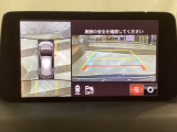 狭い場所での駐車やすれ違いなどでより的確な運転操作に役立つ360&deg;ビューモニターが装備されています。