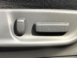 【パワーシート】スイッチ一つで簡単にシートの微調整が可能!電動だから力もいりません!快適なシートポジションにセットして、快適なドライブをお楽しみください。