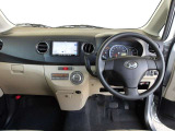 機能的なインパネはスイッチ類の操作性も良好!コラムシフトを採用しております!