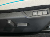 運転席は電動調整式!なんとマッサージ機能まで付いてきます。