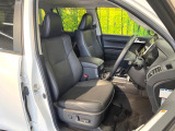 運転席シート廻りは使用感も少なく、良好な状態となっています。前オーナー様が丁寧に使っていたことがよくわかりますね。
