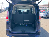 トランク(荷室)です!サードシートを折りたたむと長い荷物も収納できます。