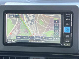 純正ナビを装備。タッチパネル式で使いやすく、お出かけもラクラクです。