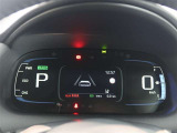 とっても見やすいメーターです。夜間時はラグジュアリーな気分にさせてくれる照明が魅力ですので、夜のドライブも楽しみになりますよ♪