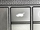 【パワーバックドア】スマートキーや運転席のボタンを押すだけでリアゲートが自動で開閉します!荷物を持っている時や、高い位置にあるバックドアを閉める際に便利な機能です♪