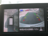 アラウンドビューモニター(車両を上から見たように表示)装着で車庫入れをサポート