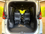 後席を格納すると、これだけの広さが!シーンに合わせたシートアレンジで、大きな荷物も積むことが出来ます♪