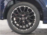 アルミホイール装着車です!これで足元まわりもおしゃれにきまります!