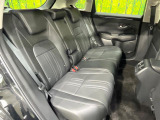 後部座席も気になるようなキズ・汚れやへたり等、大きなダメージはなく、良好な状態です。
