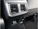後席用にもエアコンの吹き出し口があり快適です。どの席に座っても快適なドライブが楽しめます♪