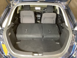 リアシートも簡単格納ができ、大きな荷物もらくらく収納できます!