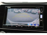 車庫入れ時は、バックカメラ3アングル切替で安心です。