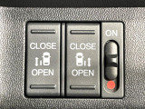 【両側パワースライドドア】スマートキーや運転席のスイッチで後席両側スライドドアの開閉が可能♪電動だから力を入れてドアを開ける必要が無く、小さなお子様でも簡単に開け閉めでき快適です♪