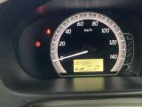 見やすいスピードメーターです。走行距離はこちらで確認できます。