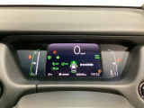 デジタル表示のスピードメーターとタコメーター、燃費やオドメーターなどの表示の他に、ホンダセンシング機能などの表示もできる多機能なマルチインフォメーション・ディスプレイです。