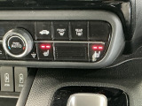 運転席/助手席シートヒーターで寒い日もすぐに温かくなり快適に過ごせます。2段階の温度調整が可能です