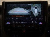 バックモニター付き。駐車の際のサポートとなり、必須アイテムのひとつですよね。それでも、バックする際は必ずご自身の目で確認をしてください。パノラミックビューで上から見下ろした視点でも確認できます!