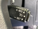 【クルーズコントロール】高速道路もラクラク走行。アクセルを離しても一定速度で走行ができ、長距離運転時の負担を軽減!加速・減速も簡単なスイッチ操作で調整できます。
