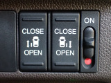 運転席からもスライドドアをボタン操作でスピーディーに開閉できます!またスマートキーでも操作できるので便利です。