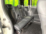 後部座席も気になるようなキズ・汚れやへたり等、大きなダメージはなく、良好な状態です。
