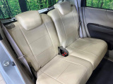 後部座席も気になるようなキズ・汚れやへたり等、大きなダメージはなく、良好な状態です。