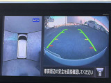 上から見下ろしているような視点で周囲が確認できるアラウンドビューモニターです。上から見下らしているような映像によって縦列駐車もラクラク、駐車が苦手な人の強い味方です!