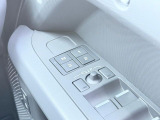 【メモリー機能付フルパワーシート】ドライバー三名までのシートポジションを記憶するメモリー機能付きのフルパワーシートを装備します。ご家族でのご使用をお考えの方にもぜひおすすめさせていただきます。