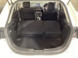 リアシートも簡単格納ができ、大きな荷物もらくらく収納できます!