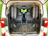 後席を格納すると、これだけの広さが!シーンに合わせたシートアレンジで、大きな荷物も積むことが出来ます♪