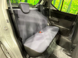 後部座席も気になるようなキズ・汚れやへたり等、大きなダメージはなく、良好な状態です。