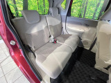 後部座席も気になるようなキズ・汚れやへたり等、大きなダメージはなく、良好な状態です。