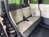 後部座席も気になるようなキズ・汚れやへたり等、大きなダメージはなく、良好な状態です。