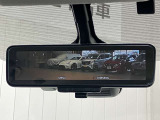 【インテリジェント ルームミラー】車両後方のカメラ映像をミラー面に映し出すので、車内の状況や、天候などに影響されずいつでもクリアな後方視界が得られます!