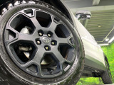 【純正18インチアルミホイール】外観にマッチした純正アルミホイールを装着しております。各種社外アルミホイールや、スタッドレスタイヤも取扱いしております。是非ご相談ください♪