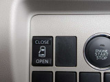 助手席側電動スライドドアの開閉はインパネスイッチで簡単操作可能です!(運転席側は手動のスライドドアとなっております!)