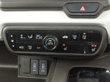 エアコンはオートエアコンでお好みの温度調整が出来、オールシーズン快適にドライブできます!さらに、運転席&助手席シートヒーターが付いてます。2段階に温度設定が可能です。