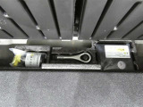 スペアタイヤレス車です。応急セットを搭載しております。